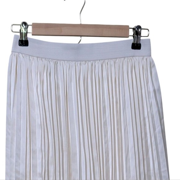 Cupcakes and Cashmere satin lined pleated elastic waist midi skirt ivory Small - Picture 6 of 9